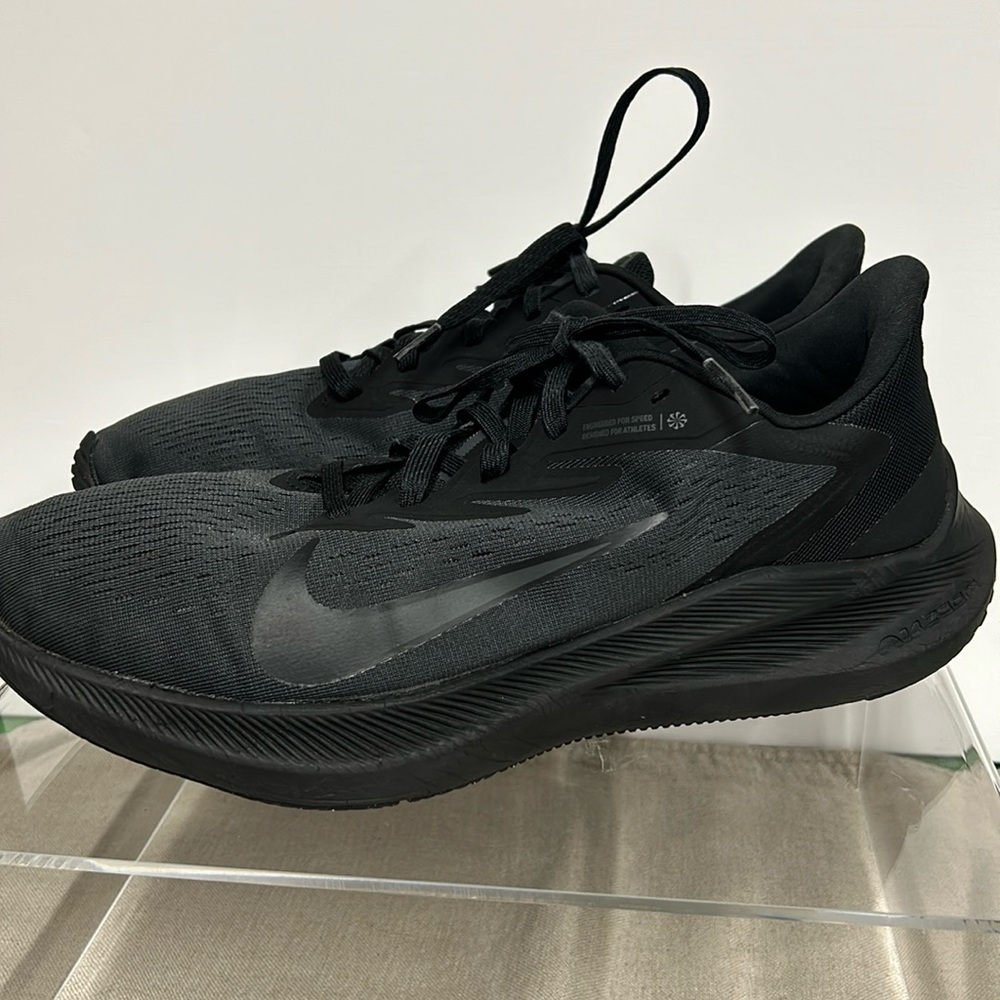 🏃🏽🏃🏽🏃🏽❤️Size 10.5- Men’s Nike air zoom winflo 7 running shoes